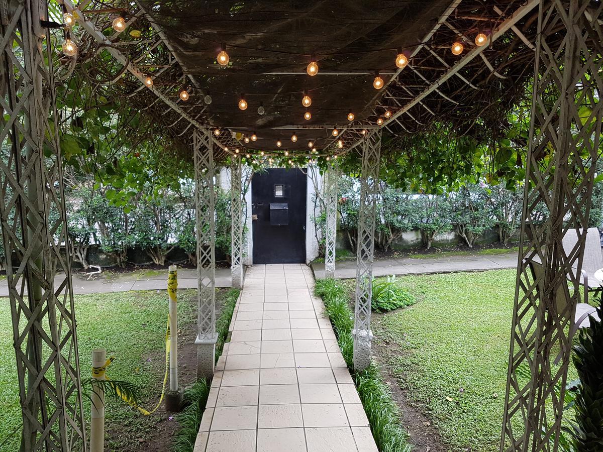 Hostal Aqui Me Quedo San Pedro Sula Exterior photo